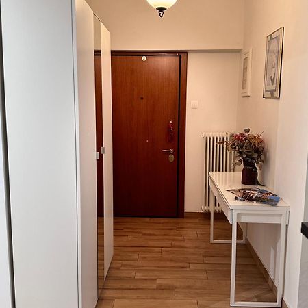 Modern Apartment In أثينا المظهر الخارجي الصورة